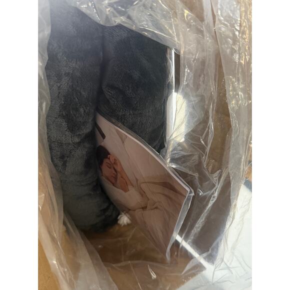 Westinghouse Heated Wrap  Blanket 50"x60” Luxurious Faux Fur Gray Sherpa Lined - Picture 7 of 8